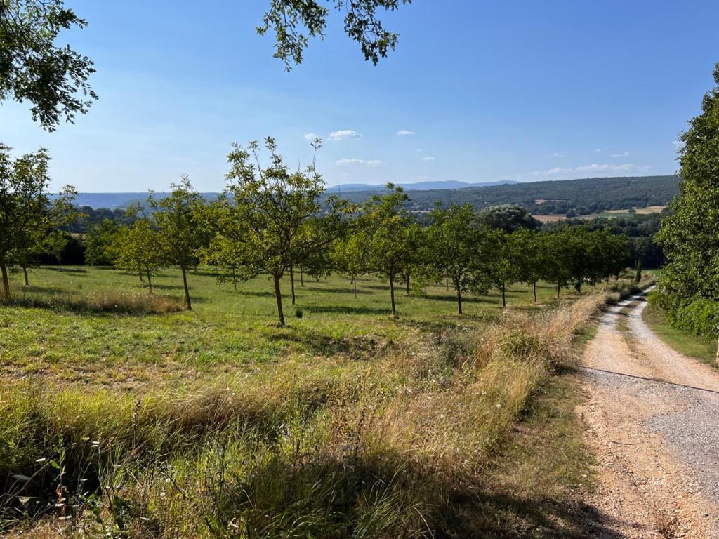 Bed and Breakfast Bergerie Montjustin Екстер'єр фото